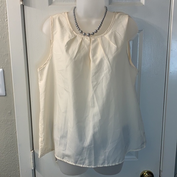 SLEEVELESS TOP BUNDLE (3) - Picture 5 of 11